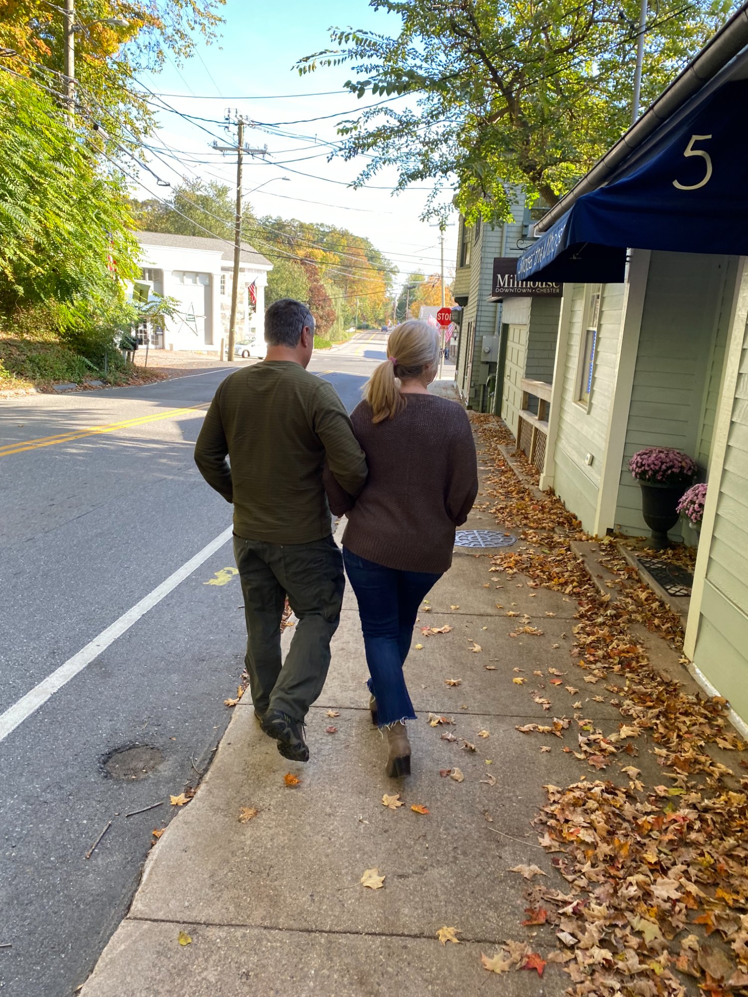 Walking to restaurants in Chester CT from The Millhouse